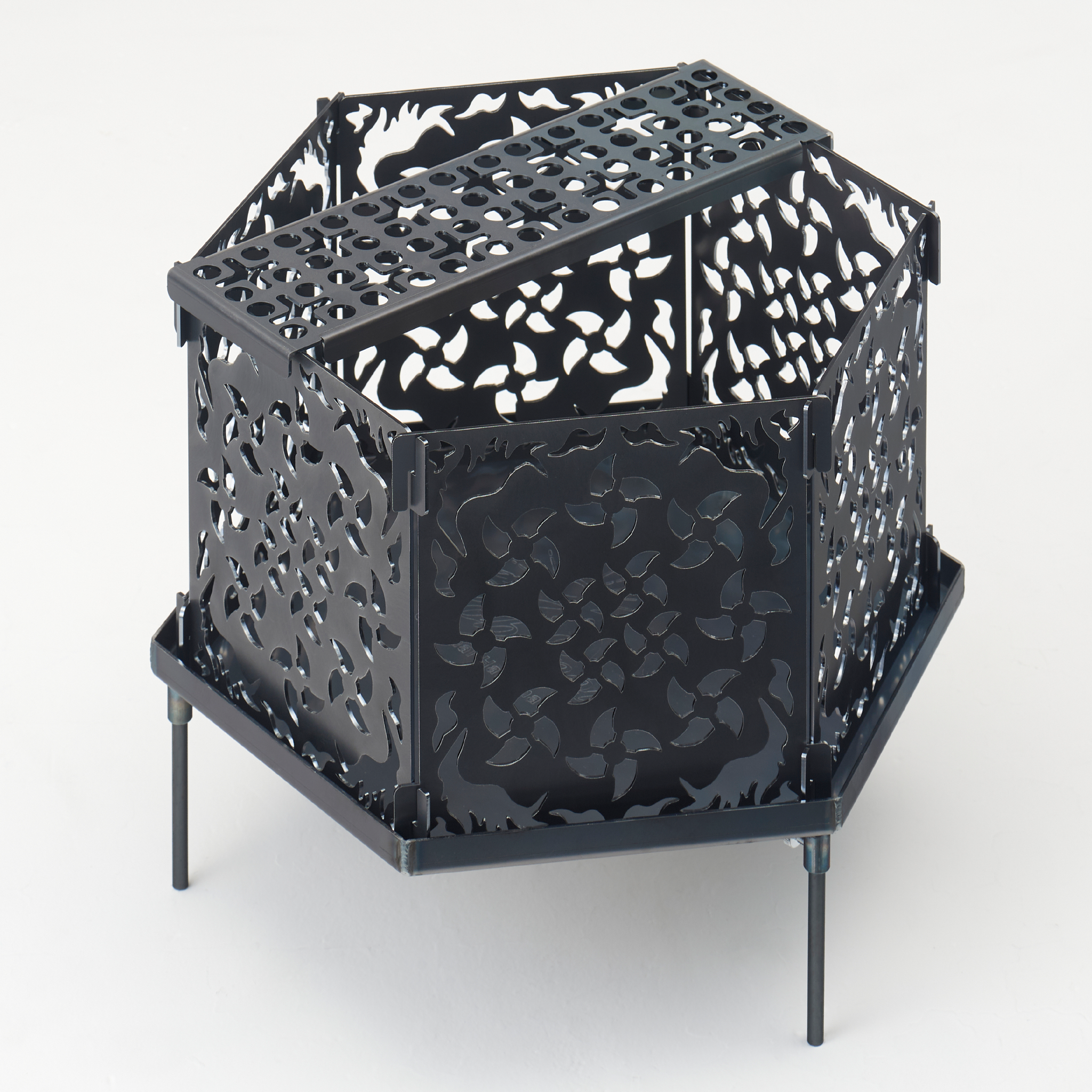 Rob Rabat ラバト 黒鉄 焚き火台 中古品 Rob Rabat ラバト 黒鉄 焚き火台 中古品 組立式焚火台「Rabat